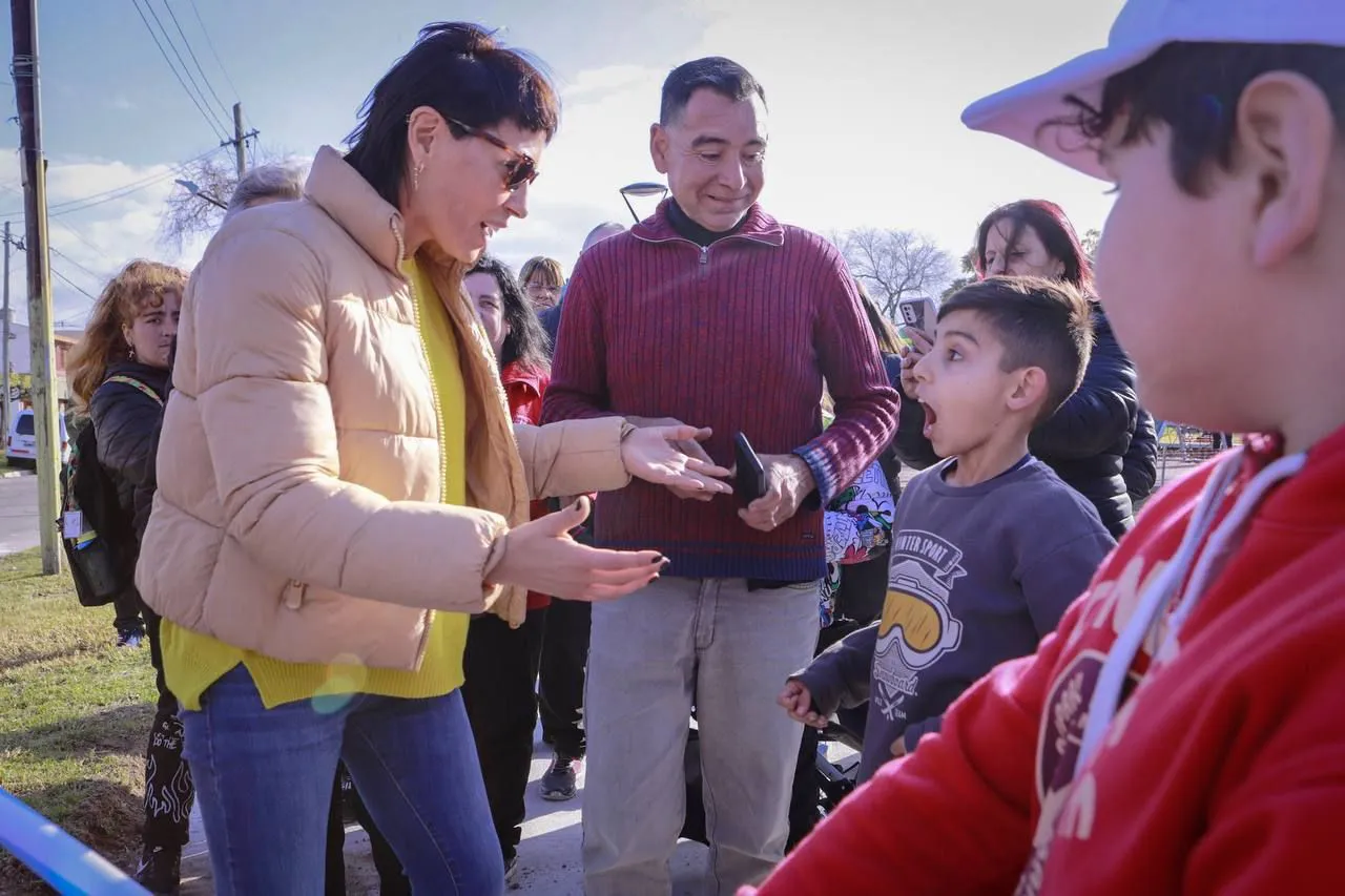 MAYRA INAUGURÓ LA PUESTA EN VALOR INTEGRAL DE LA PLAZA LOURDES EN QUILMES OESTE 4