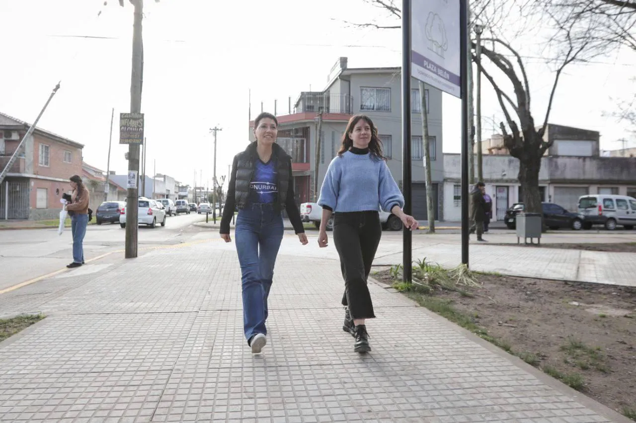 MAYRA Y CECI SOLER SUPERVISARON EL AVANCE DE LA OBRA DE REFACCIÓN INTEGRAL DE LA PLAZA BELÉN DE BERNAL OESTE 1