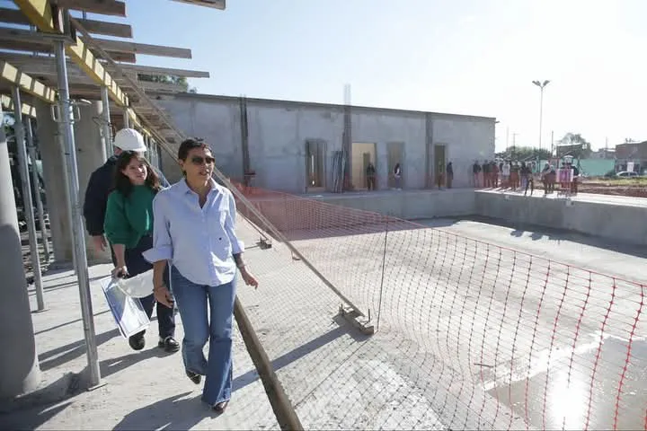 MAYRA SUPERVISÓ EL AVANCE DE OBRA DEL NUEVO NATATORIO MUNICIPAL EN SAN FRANCISCO SOLANO (1)