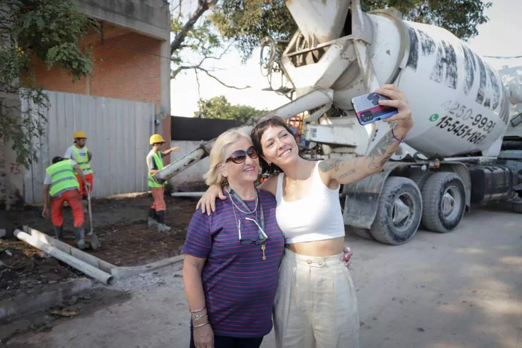 MAYRA SUPERVISÓ LA OBRA DE PAVIMENTACIÓN DE 10 CUADRAS EN EL BARRIO LYNCH DE BERNAL OESTE 3