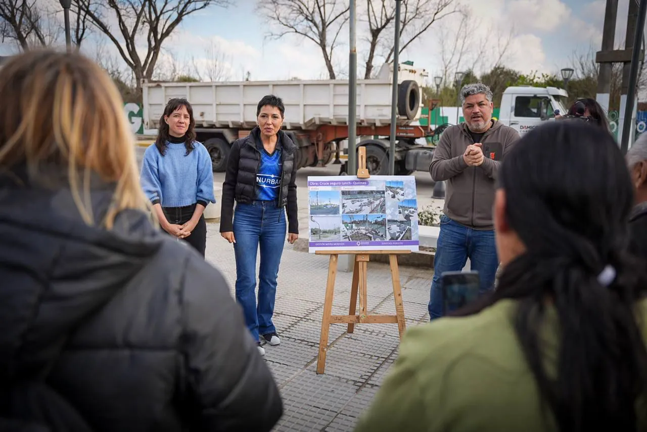MAYRA RECORRIÓ LA OBRA DE PUESTA EN VALOR DEL CRUCE SEGURO DE CAMINO GENERAL BELGRANO Y AVENIDA LYNCH EN BERNAL OESTE 2