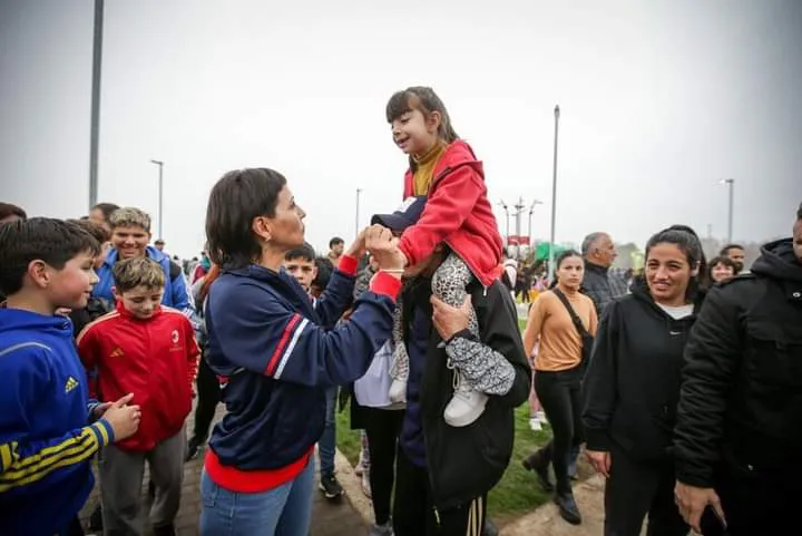 MAYRA JUNTO A MÁS DE 20 MIL QUILMEÑOS DISFRUTARON DEL NUEVO PARQUE MUNICIPAL DE LA RIBERA 2