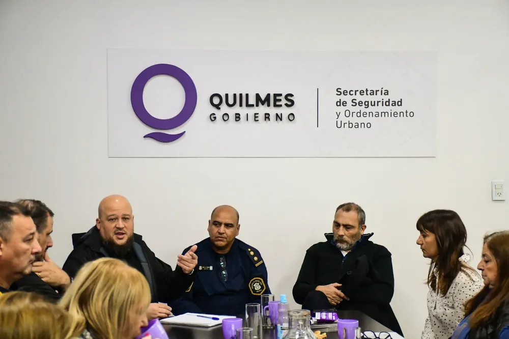 EL MUNICIPIO REFUERZA LA PRESENCIA POLICIAL EN ZONAS ESCOLARES DE QUILMES (2)