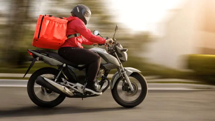 repartidor-en-moto-700x394
