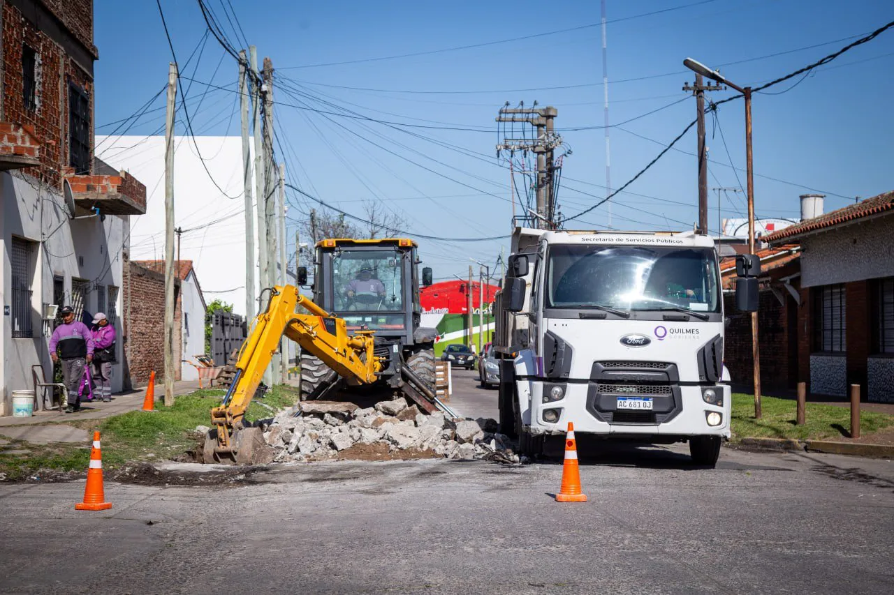 EL MUNICIPIO LLEVA ADELANTE OBRAS DE BACHEO EN QUILMES CENTRO, OESTE, EZPELETA Y BERNAL (2)