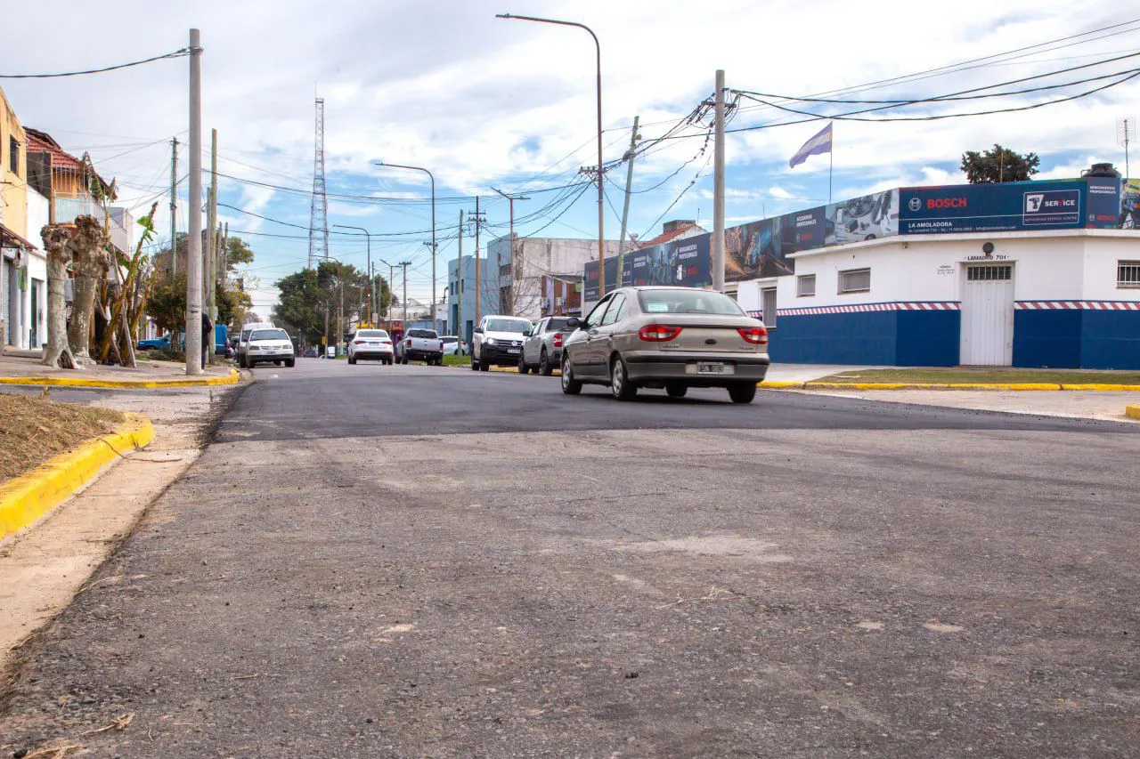 EL MUNICIPIO ABRIÓ EL CORTE QUE HABÍA EN LA AVENIDA LAMADRID E ITUZAINGÓ POR LA OBRA DE AYSA (5)