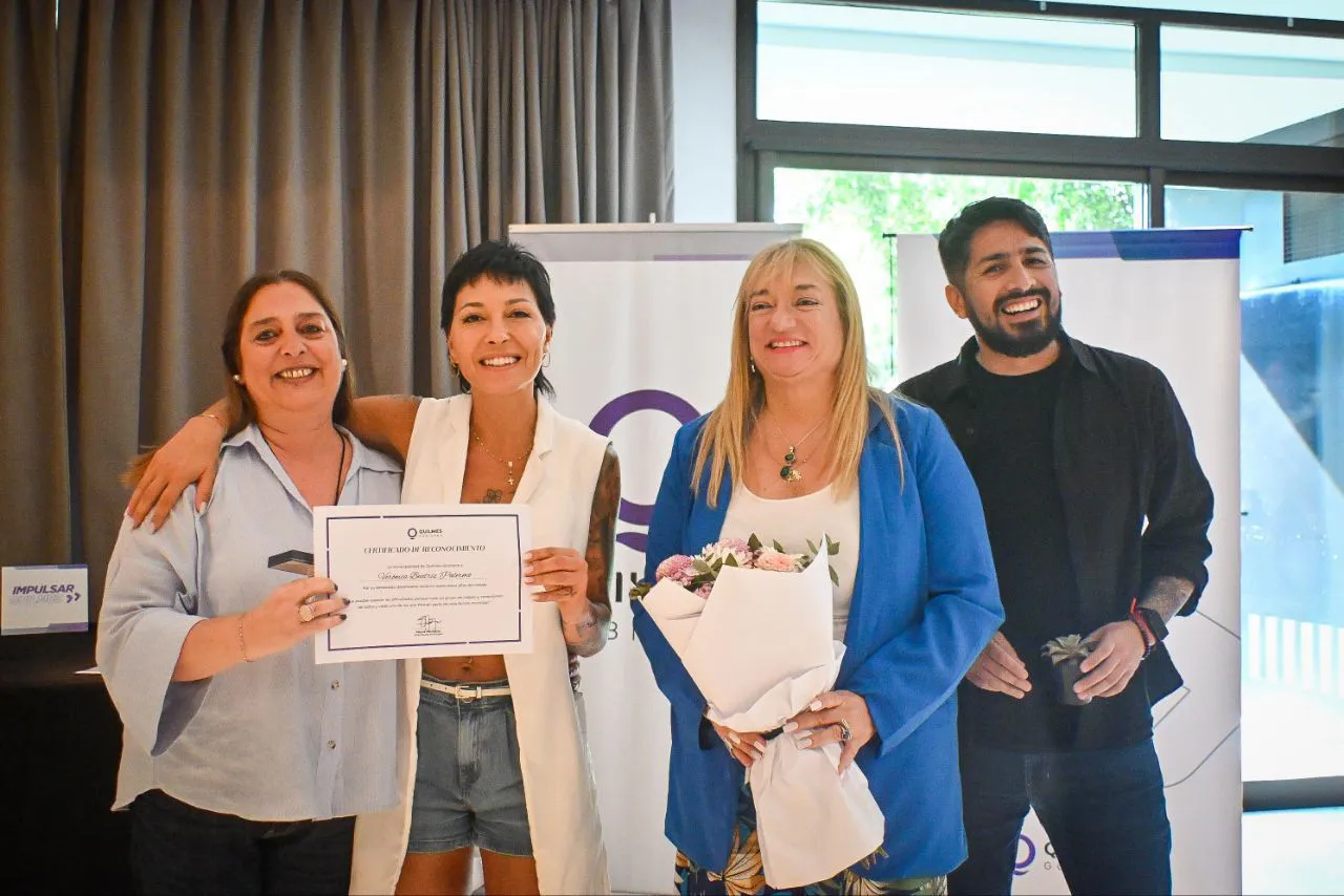 MAYRA ENTREGÓ CERTIFICADOS DE HABILITACIÓN A MÁS DE 20 COMERCIOS DE DISTINTOS RUBROS DEL DISTRITO 1