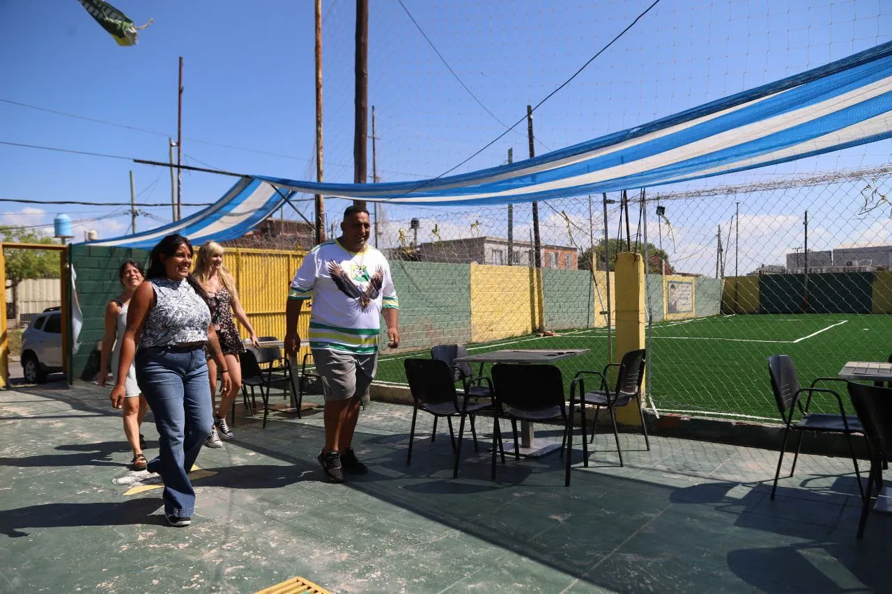 CON APOYO ECONÓMICO DEL MUNICIPIO AVANZA LA OBRA DE LA CANCHA DE CÉSPED SINTÉTICO EN EL CLUB SAN PABLO 1