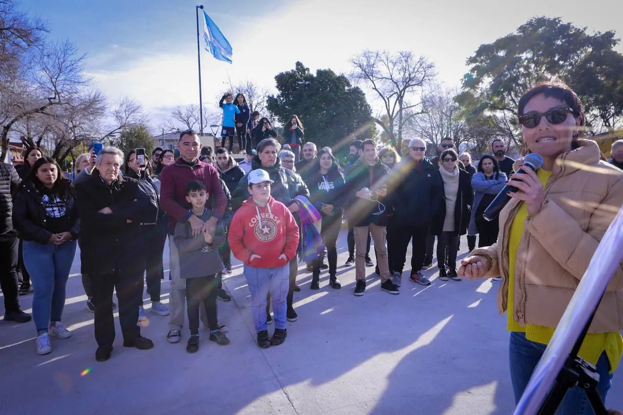 MAYRA INAUGURÓ LA PUESTA EN VALOR INTEGRAL DE LA PLAZA LOURDES EN QUILMES OESTE 2