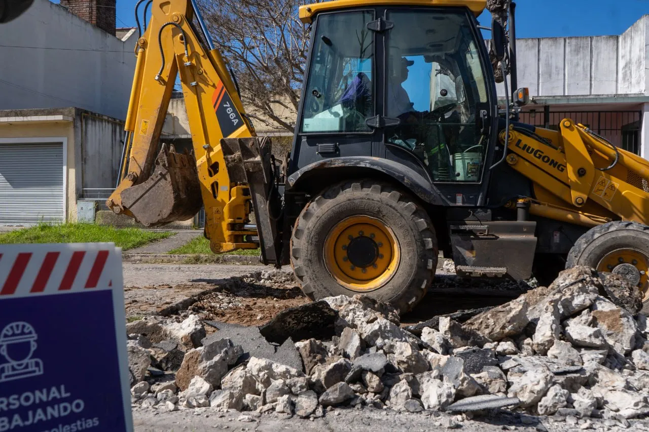 EL MUNICIPIO LLEVA ADELANTE OBRAS DE BACHEO EN QUILMES CENTRO, OESTE, EZPELETA Y BERNAL (4)