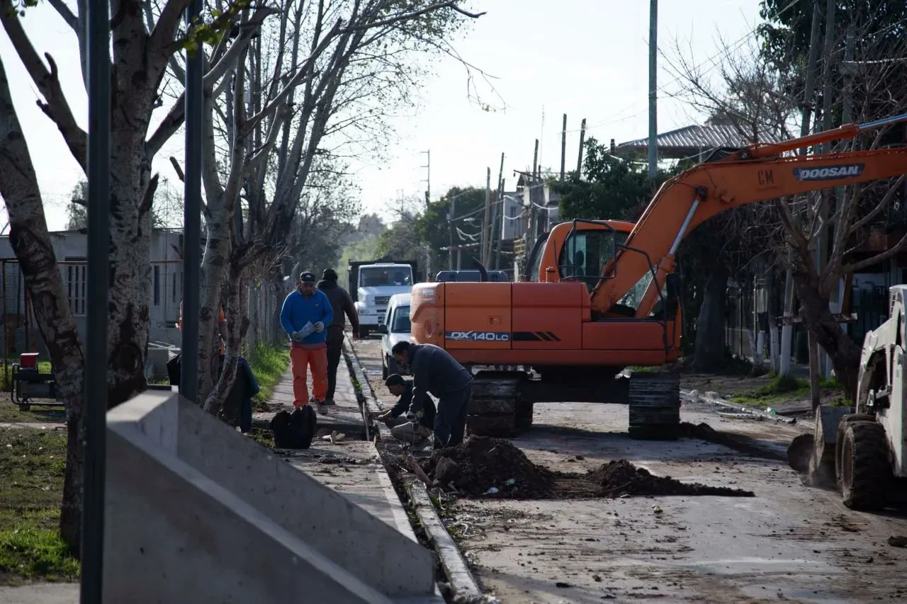 EL MUNICIPIO DE QUILMES AVANZA EN OBRAS DE PAVIMENTACIÓN Y UN NUEVO CORREDOR URBANO EN EL BARRIO LA UNIÓN (3)