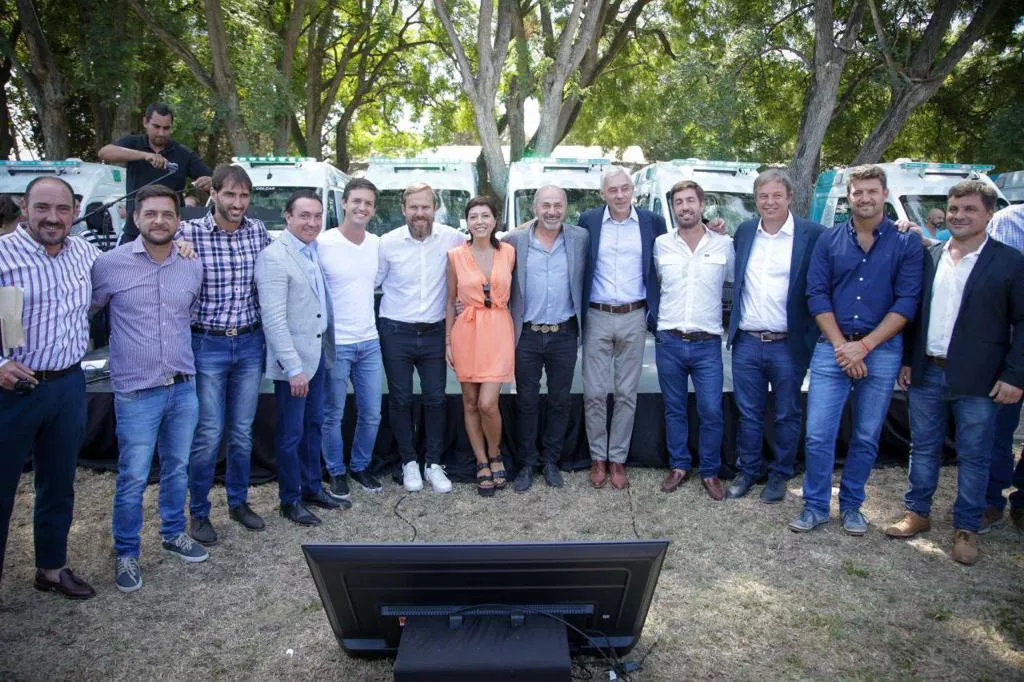 MAYRA Y KICILLOF EN LA ENTREGA DE AMBULANCIAS 1