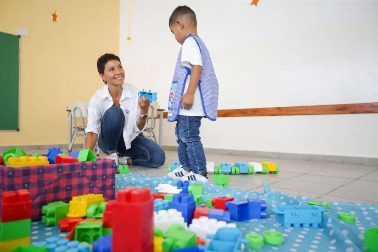 MAYRA INAUGURÓ EL JARDÍN DE INFANTES Nº 976 DEL BARRIO IAPI DE BERNAL OESTE FINALIZADO CON FONDOS MUNICIPALES (4)