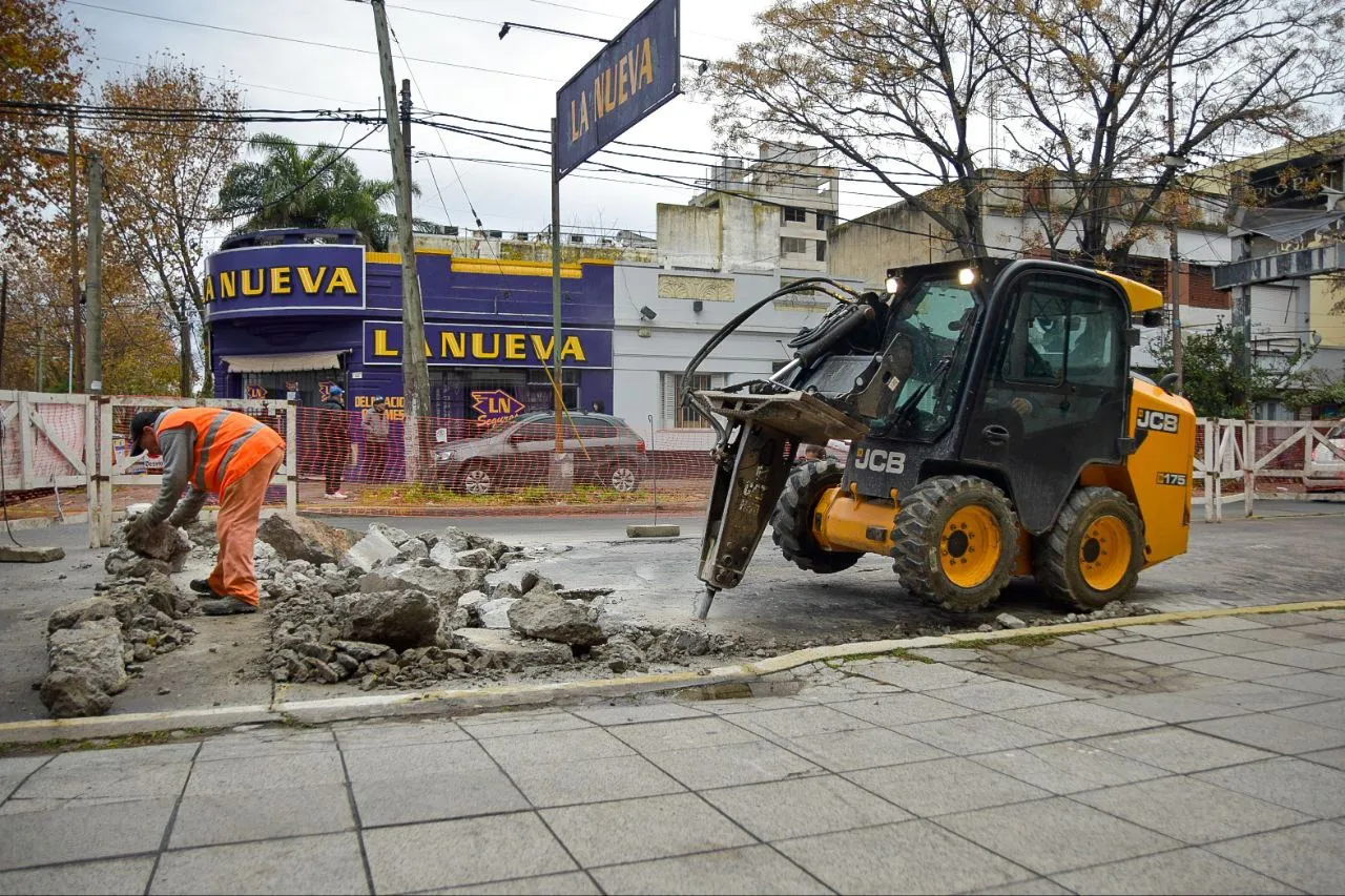 EL MUNICIPIO LLEVA ADELANTE TRABAJOS DE BACHEO EN LA ZONA CÉNTRICA DE QUILMES 1