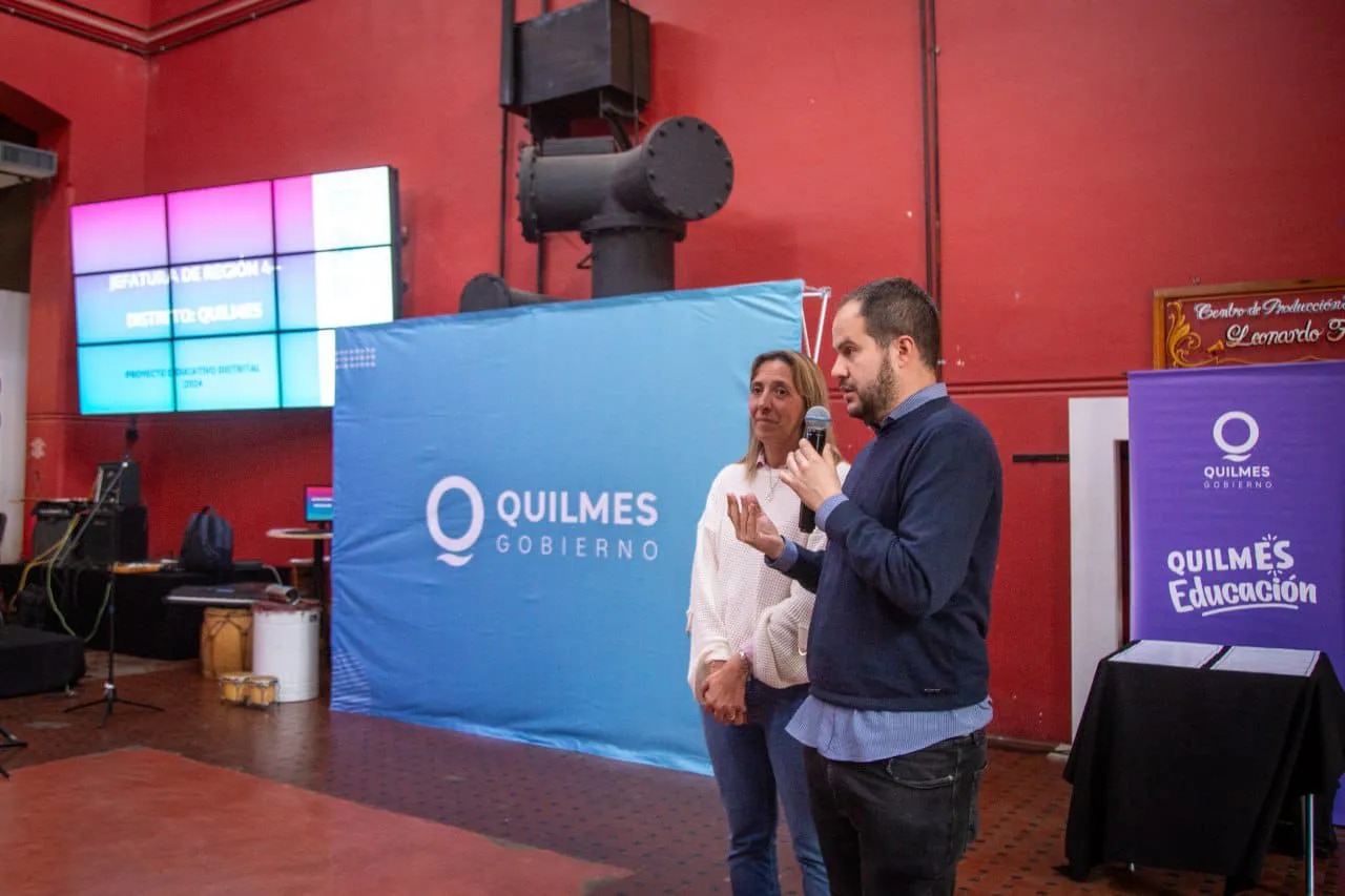 EL MUNICIPIO LES ENTREGÓ DIPLOMAS A DIRECTIVOS Y DOCENTES 2