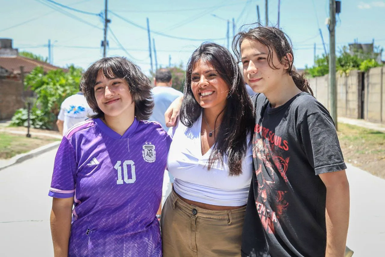 MAYRA Y EVA MIERI INAUGURARON NUEVOS PAVIMENTOS EN EL BARRIO EL DORADO DE QUILMES OESTE 2