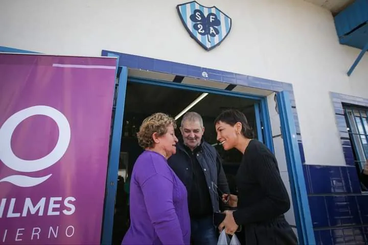 MAYRA DIALOGÓ CON VECINOS EN EL ENCUENTRO “MATE Y DEBATE” EN LA SOCIEDAD DE FOMENTO 2 AVENIDAS (2)