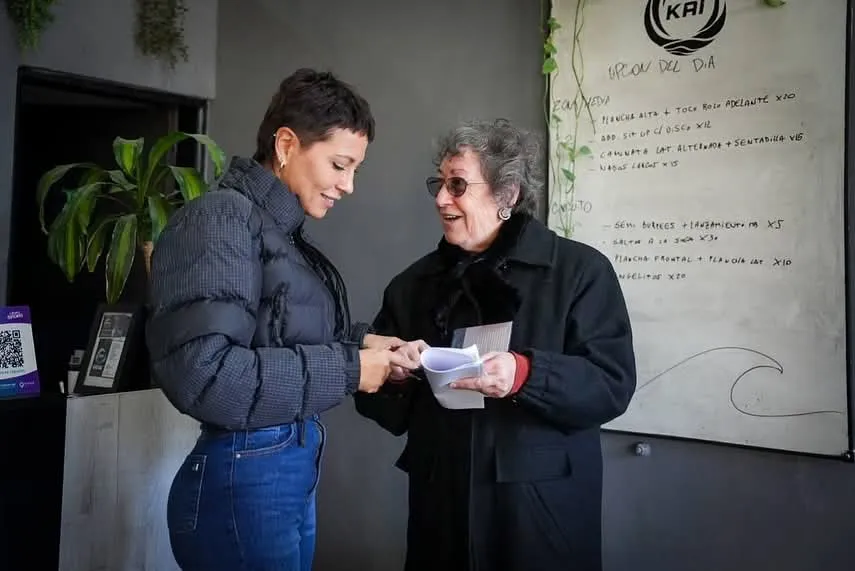 MAYRA LE ENTREGÓ EL CERTIFICADO DE HABILITACIÓN AL GIMNASIO “KAI ENTRENAMIENTOS” 2