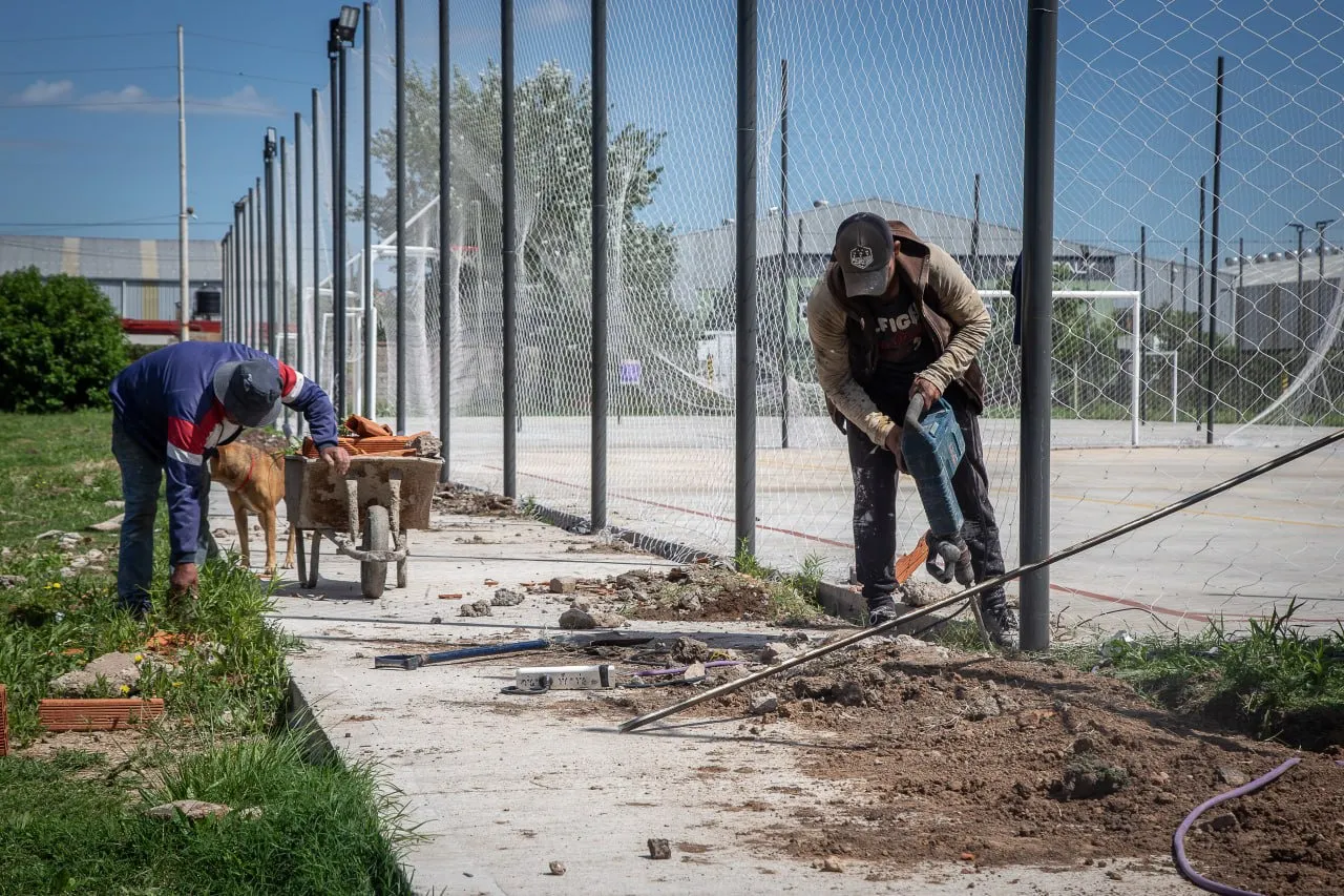 LA OBRA DEL POLIDEPORTIVO “CRISTINA CORAZÓN” DE BERNAL OESTE EN SU RECTA FINAL 3