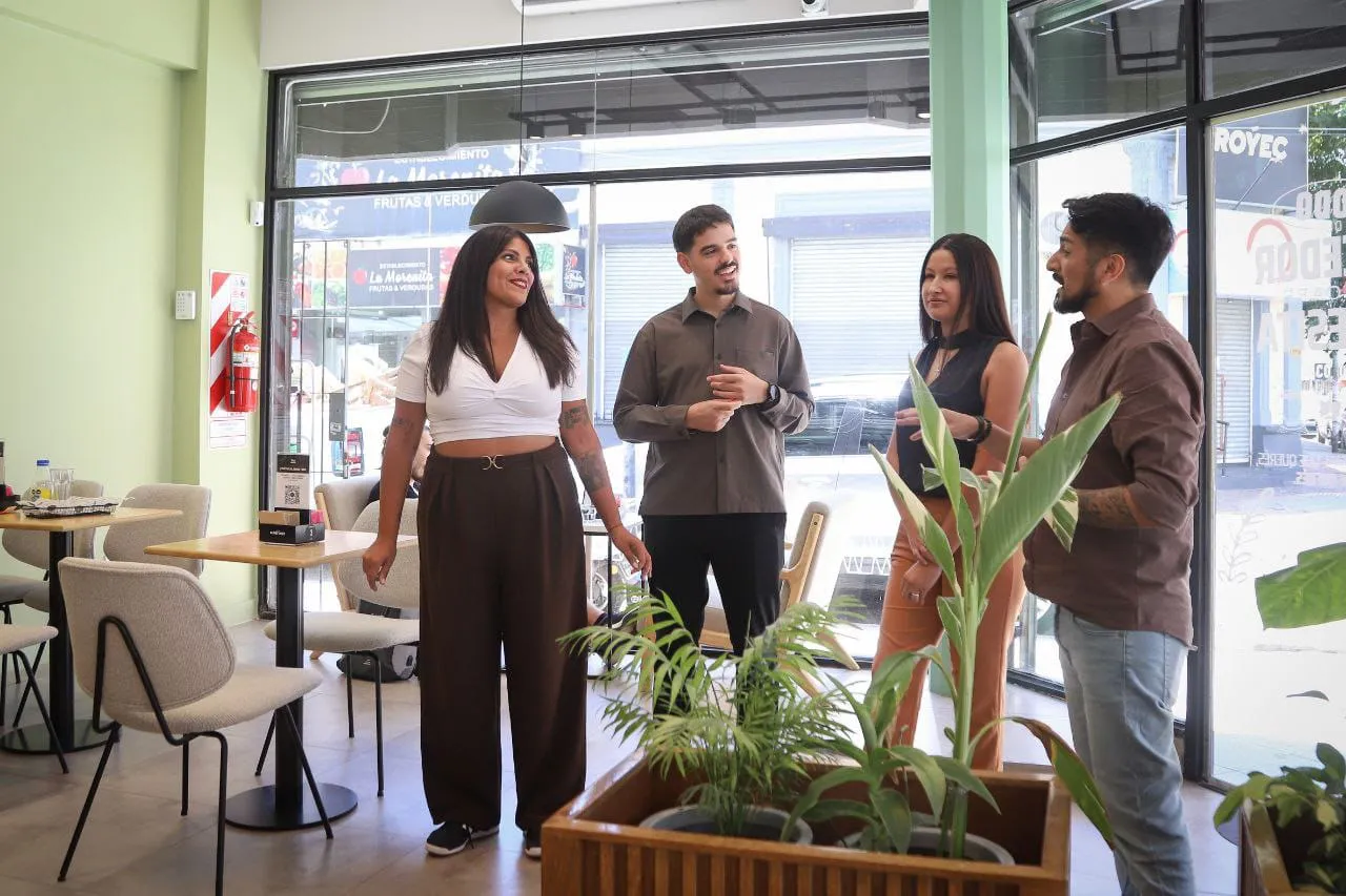 EL MUNICIPIO ENTREGÓ EL CERTIFICADO DE HABILITACIÓN A “CAFÉ MARTÍNEZ” 2