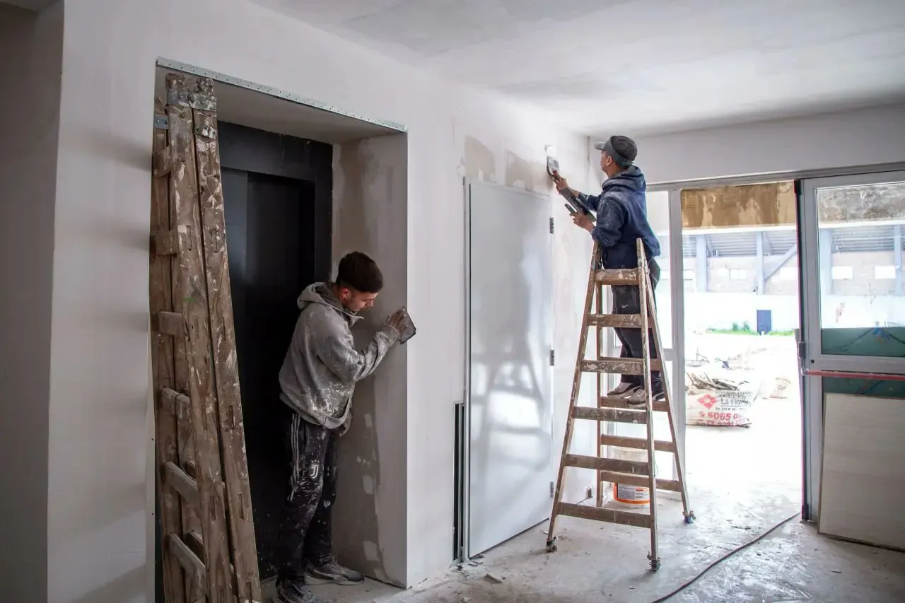 CONTINÚAN LOS TRABAJOS EN EL MICROESTADIO 2