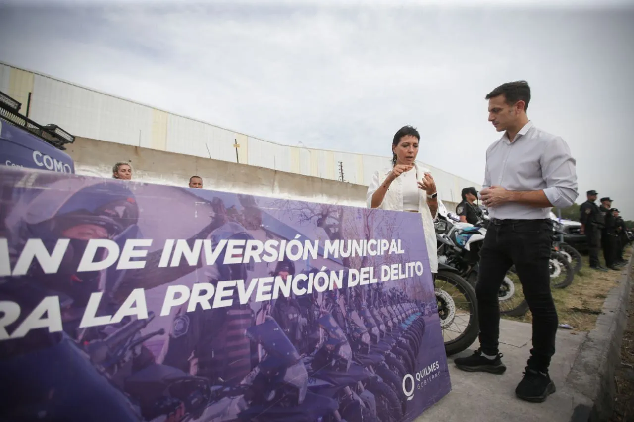 MAYRA Y EL INTENDENTE JULIÁN ÁLVAREZ DIERON INICIO A UN MEGAOPERATIVO DE SATURACIÓN VEHICULAR CONJUNTO ENTRE QUILMES Y LANÚS 1 (1)