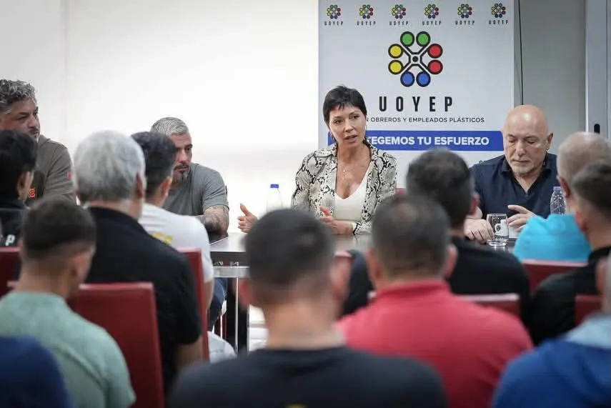 MAYRA DIALOGÓ CON MÁS DE 40 DELEGADOS DEL SINDICATO DEL PLÁSTICO DE LA PROVINCIA Y RECORRIÓ EL CENTRO DE APOYO AL DISCAPACITADO QUE FUNCIONA EN SU SEDE 1