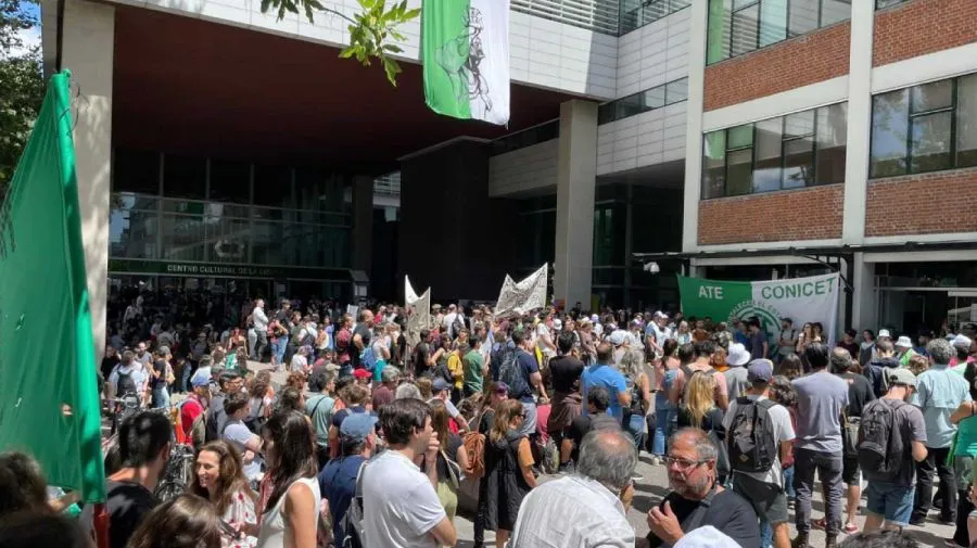manifestacion-en-el-polo-cientifico-del-conicet-1755482