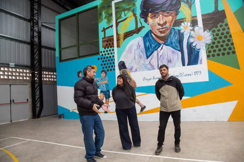 EVA RECORRIÓ EL POLIDEPORTIVO MUNICIPAL DIEGO ARMANDO MARADONA Y COMPARTIÓ UNA CLASE DE EDUCACIÓN FÍSICA CON ALUMNOS SECUNDARIOS 3