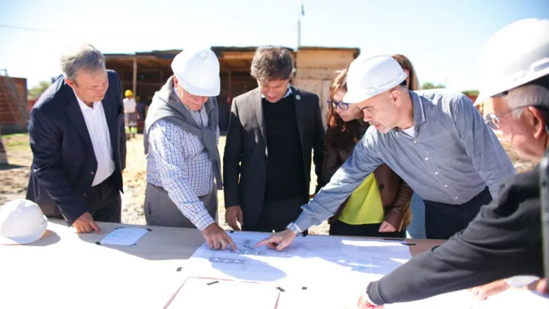 kicillof-en-brown-800x450