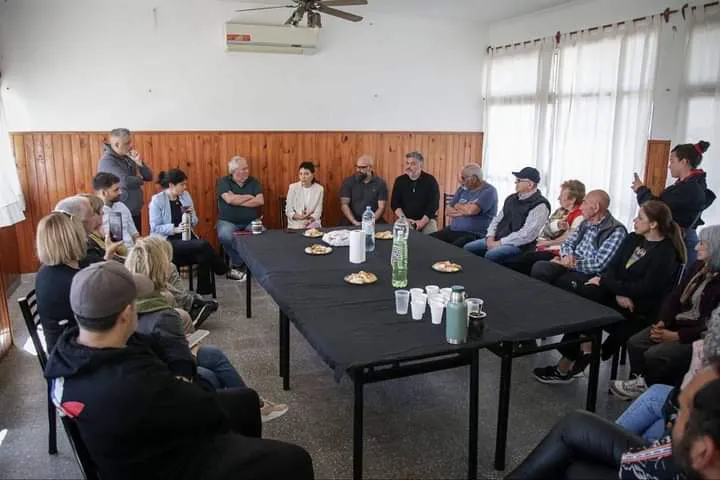 MAYRA EN ENCUENTRO CON VECINOS Y VECINAS (1)