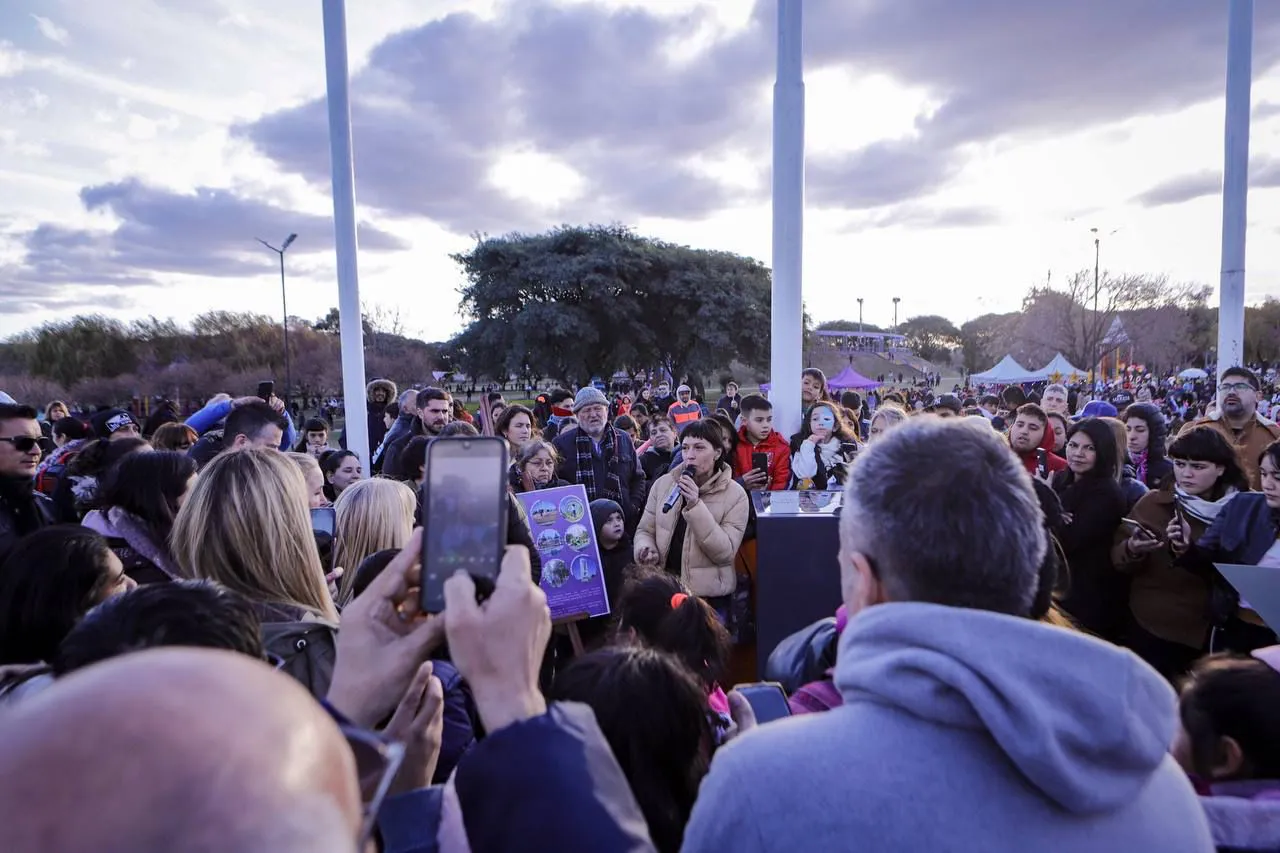 MAYRA INAUGURÓ UNA NUEVA PLAZA INCLUSIVA EN EL PARQUE DE LA CIUDAD (3)