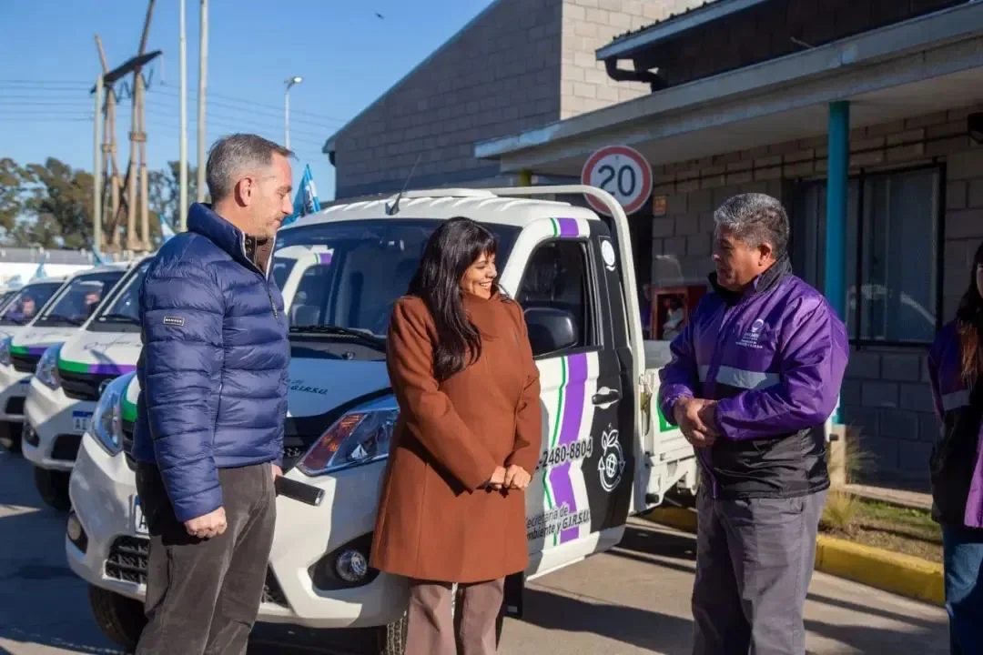 EL MUNICIPIO PRESENTÓ 6 NUEVOS VEHÍCULOS PARA LA FLOTA LIVIANA DE LA SECRETARÍA DE AMBIENTE Y GIRSU 2